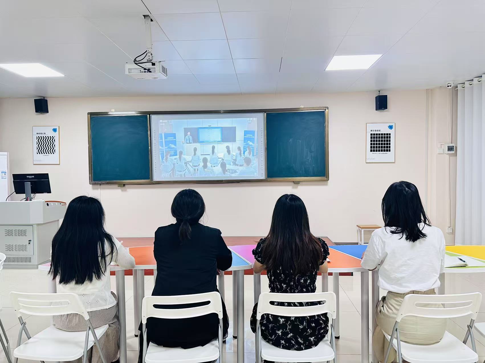 我校师生观看 “心理防御机制——日常情绪和行为...