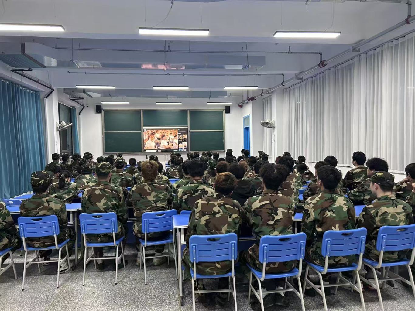 信息技术学院1.jpg