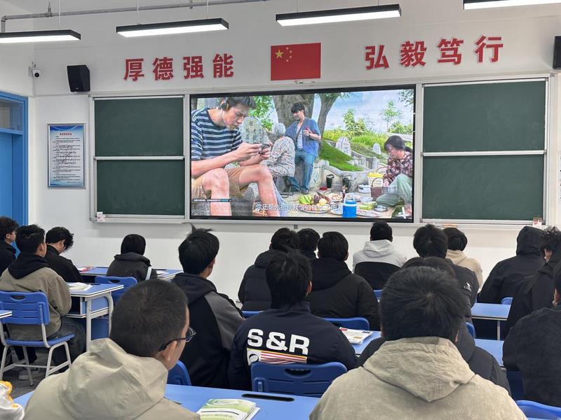 观看心理电影活动1.jpg 观看心理电影活动1.jpg