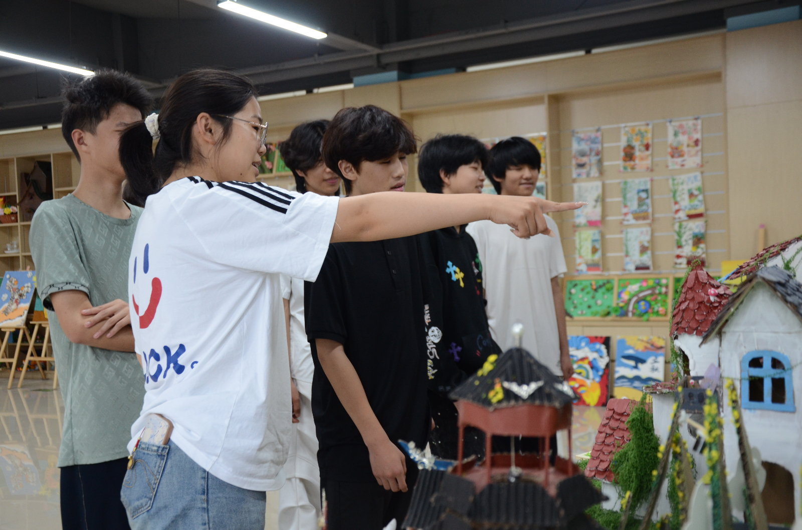 参观展览1.jpg